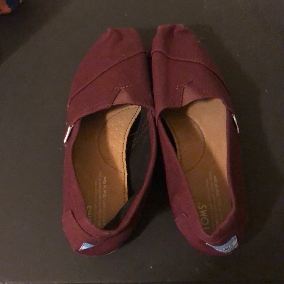 Toms Shoes - Maroon TOMS - never worn Toms Shoes - Maroon TOMS - never worn